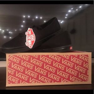 VANS- brand new* women’s 7 lo pro sneaker.